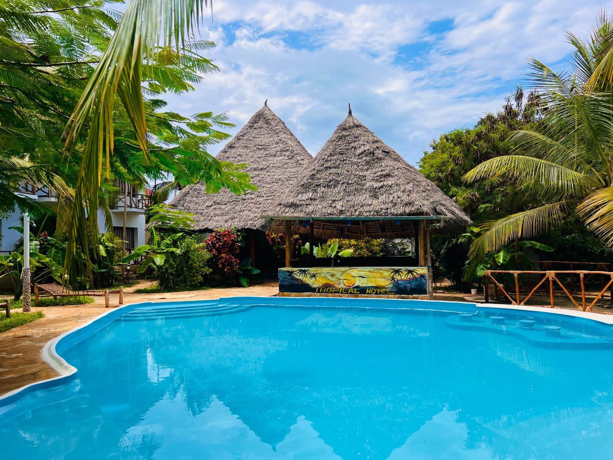 Отель Tropical Нунгви Экстерьер фото