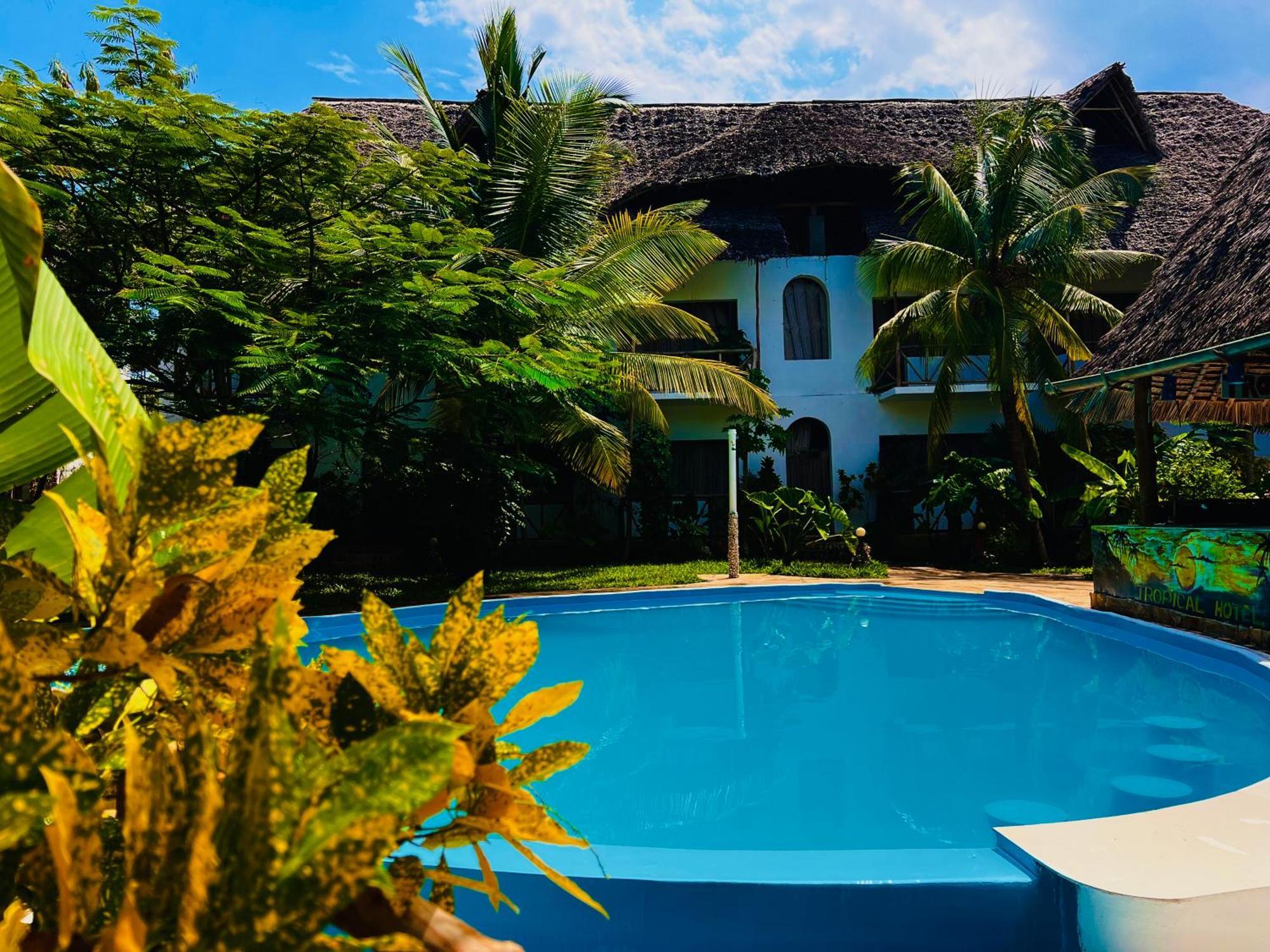 Отель Tropical Нунгви Экстерьер фото