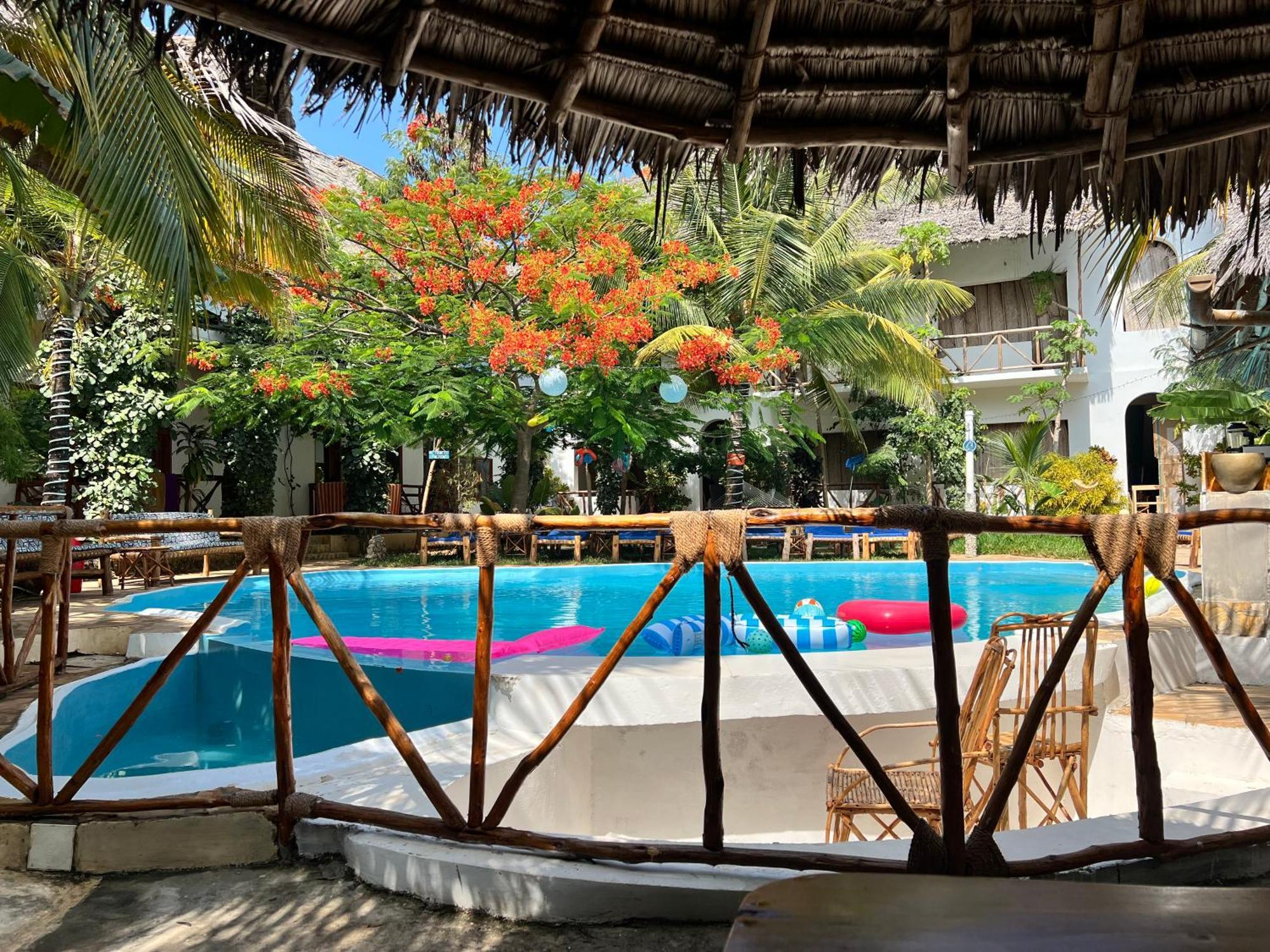 Отель Tropical Нунгви Экстерьер фото